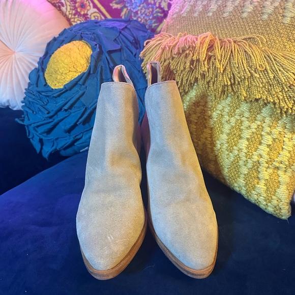 FREE PEOPLE tan suede cut out bootie sz 39 8.5 or 9 - Picture 2 of 4